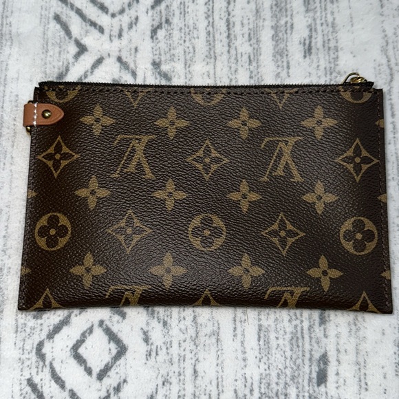 Louis Vuitton low key hobo PM - Picture 16 of 16